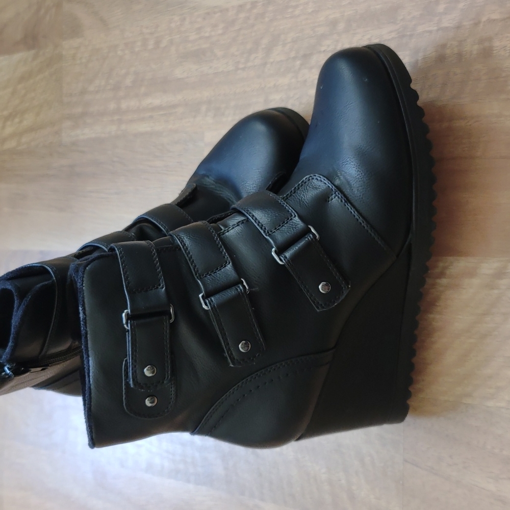 Women's black boots - Picture 2 of 2